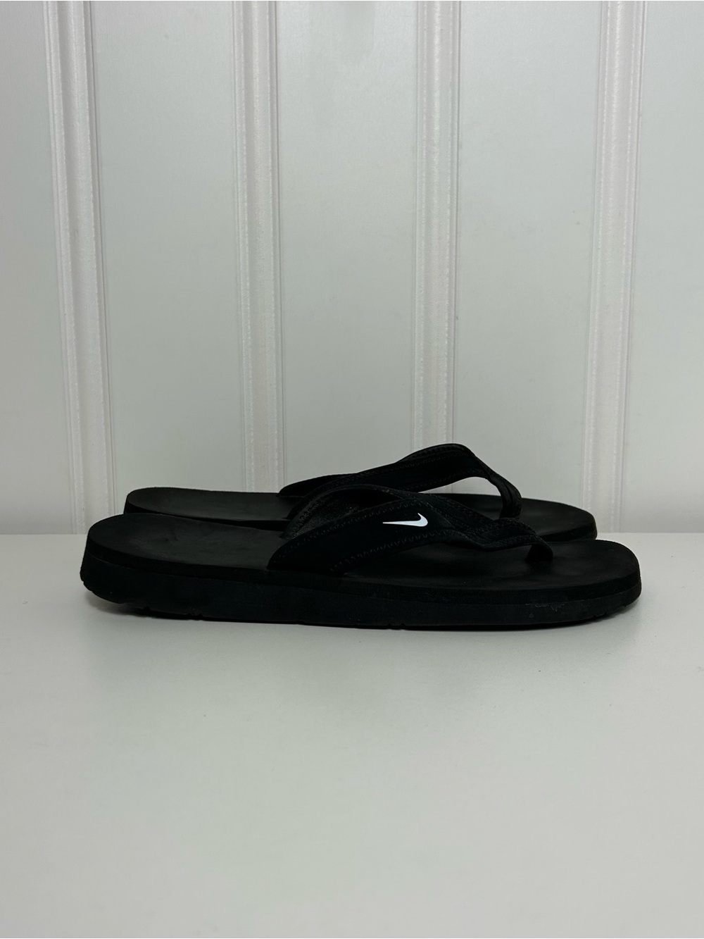 Nike celso flip flop thong slipper black white logo women’s 6